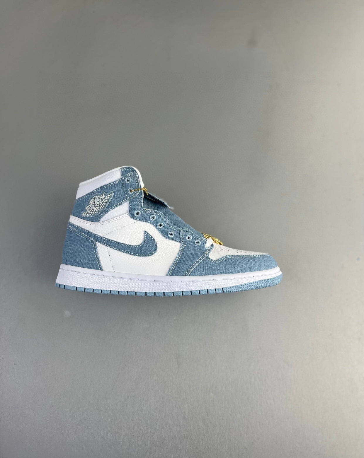 AIR “Jordan 1”