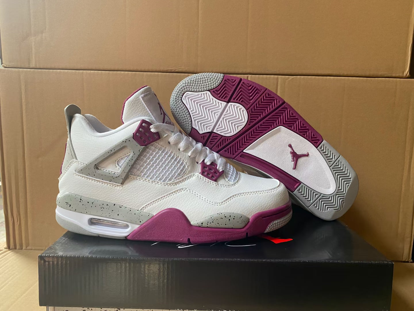 AIR JORDAN 4