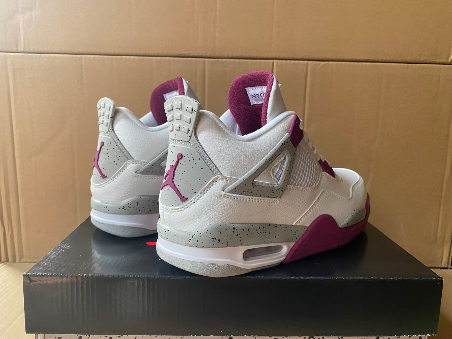 AIR JORDAN 4